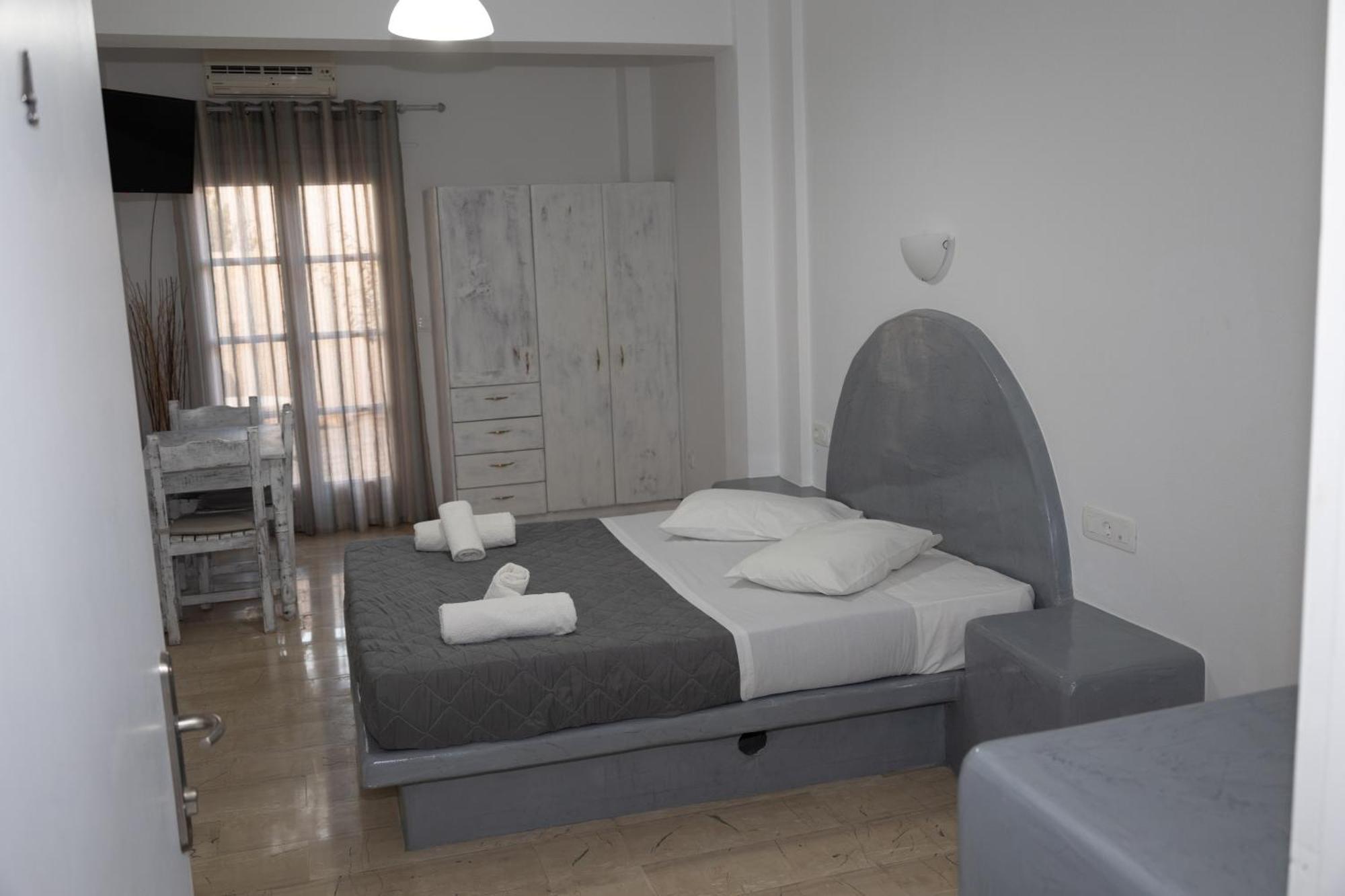 Ira Apartments Kamári Exteriör bild