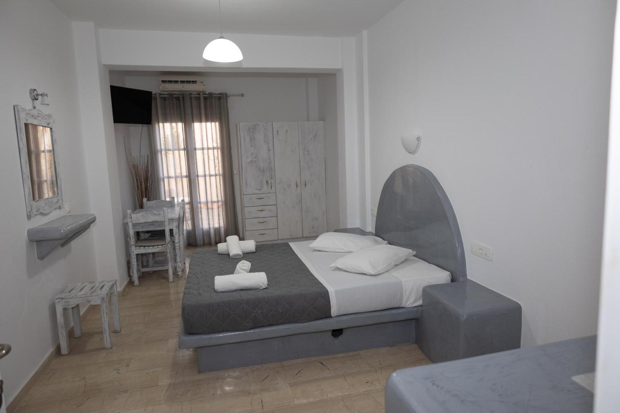 Ira Apartments Kamári Exteriör bild