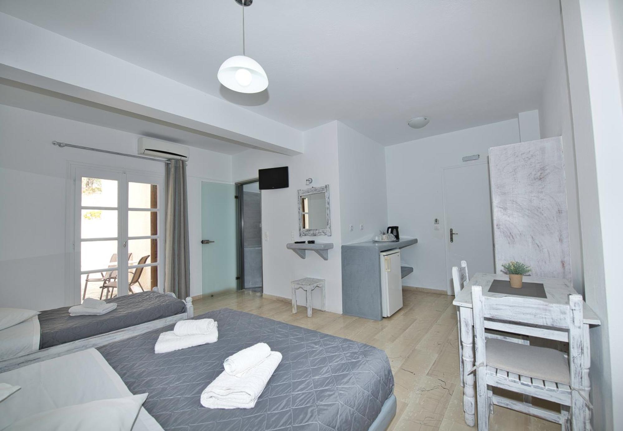 Ira Apartments Kamári Exteriör bild