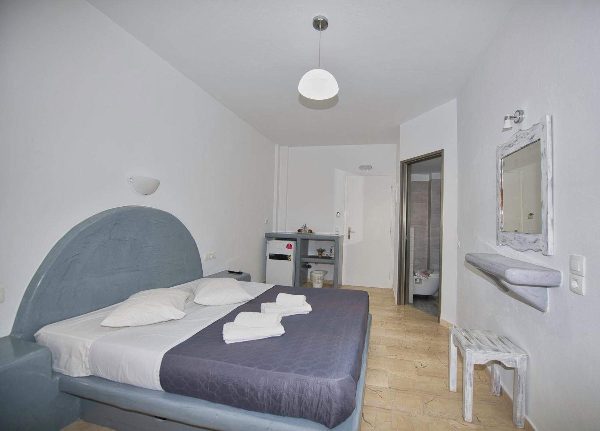 Ira Apartments Kamári Exteriör bild